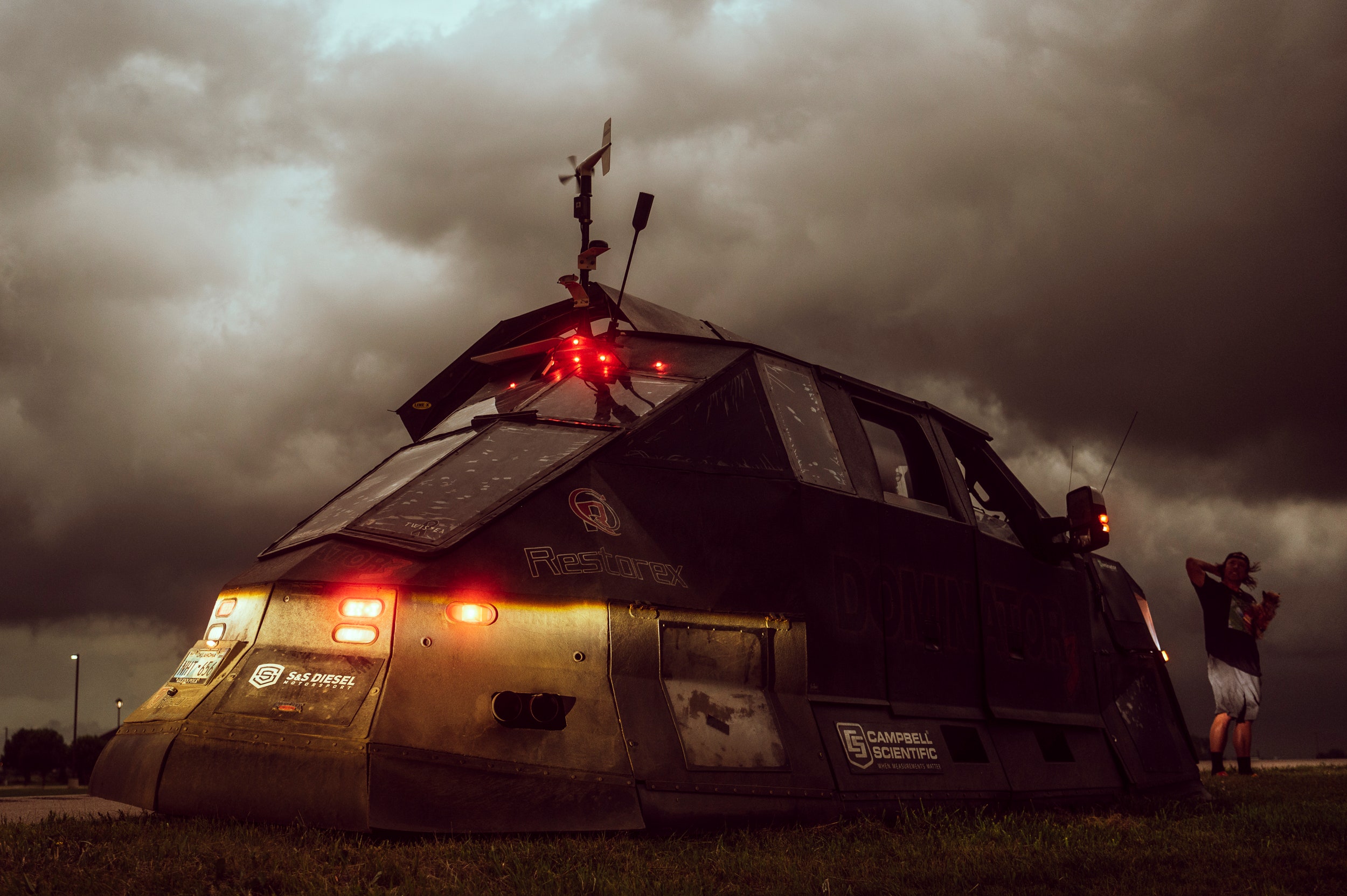 Um Tornados zu studieren, bringen Sie einen Apocalypse-Proof Truck. Und Raketenstarter